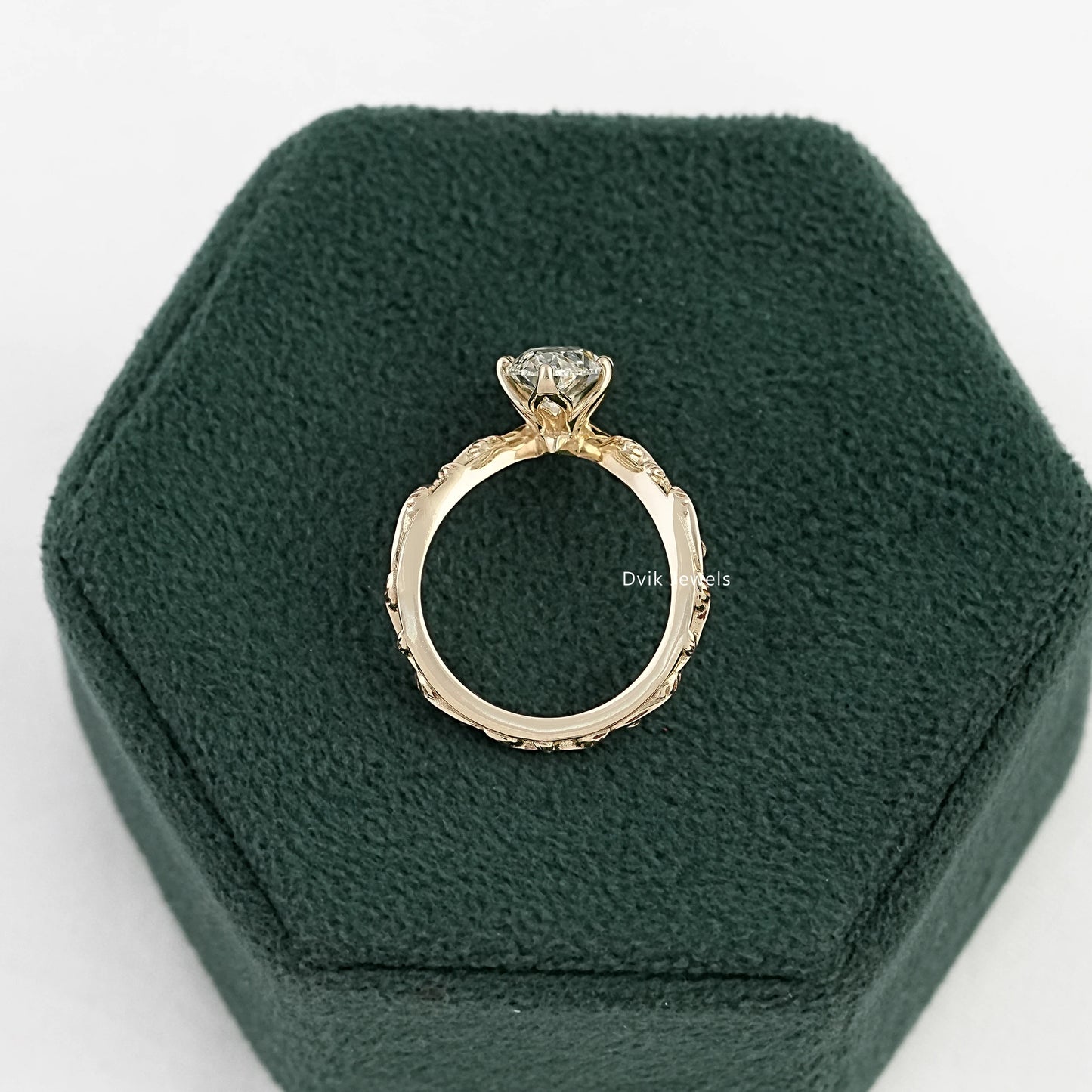 Old Mine Moval Lab Diamond Engraved Curve Solitaire Ring Ring